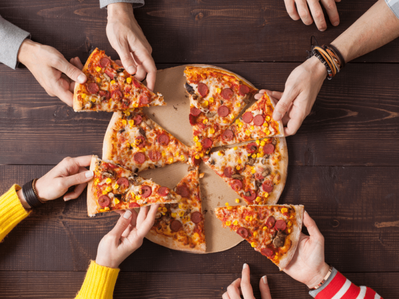 friends eating pizza