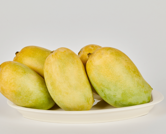 mangoe in a plate